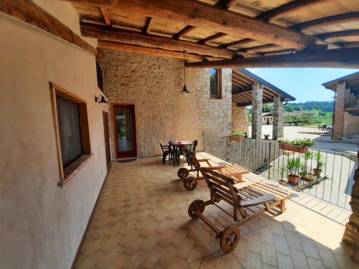 Corte Davini Agriturismo Monzambano Exterior photo