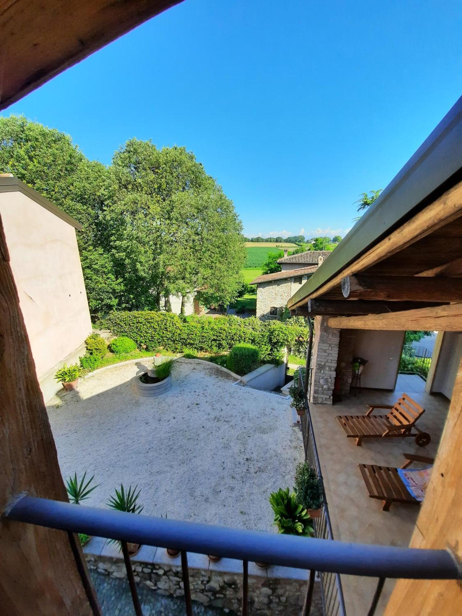 Corte Davini Agriturismo Monzambano Exterior photo