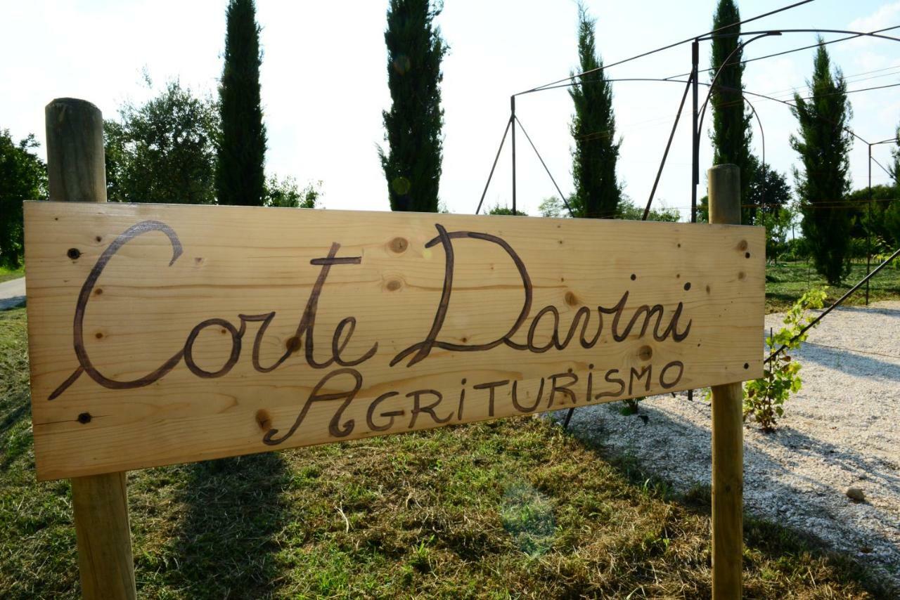 Corte Davini Agriturismo Monzambano Exterior photo